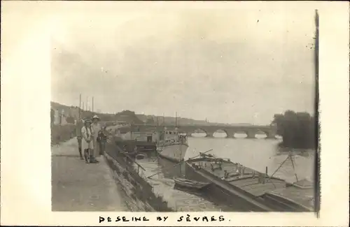 Foto Ak Sèvres Hauts de Seine, Seine, Lastkähne