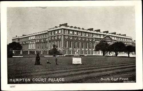 Ak Richmond upon Thames London England, Hampton Court Palace, South East Front