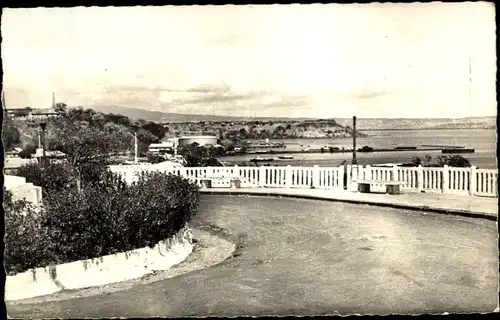 Ak Diego Suarez Antsiranana Madagaskar, Der Hafen, die Rade und das Cameleon