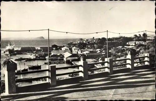 Ak Diego Suarez Antsiranana Madagaskar, Der Hafen von der Caravelle aus gesehen