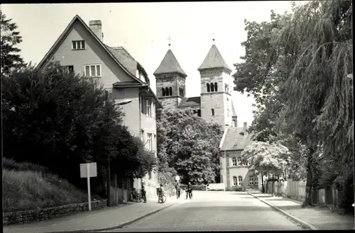 Foto Ak Bad Klosterlausnitz in Thüringen, Straßenpartie, Klosterkirche