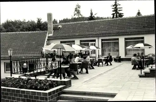 Foto Ak Eisenberg in Thüringen, Mühltal, Walkmühle, Terrasse
