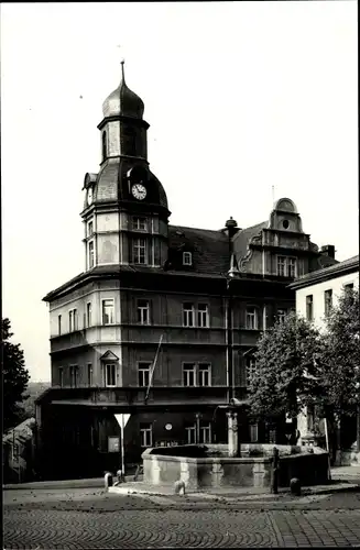 Foto Ak Schleiz in Thüringen, Brunnen, Rathaus