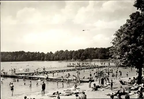 Ak Biesenthal in Barnim, Strandpartie am Freibad vom Großen Wukensee, Badegäste