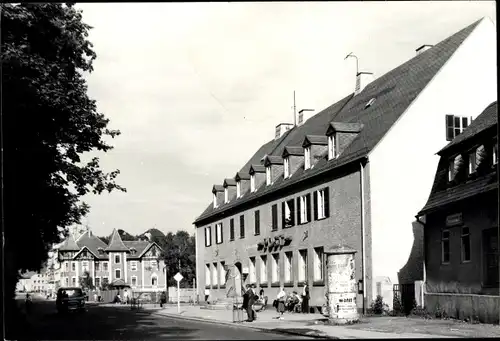 Foto Ak Weida in Thüringen, Straßenpartie mit Post