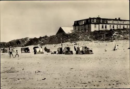 Ak Neuhaus Dierhagen an der Ostsee, Strandpartie, Strandkörbe