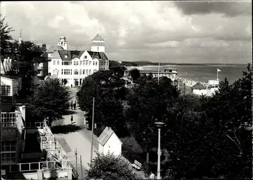Ak Seebad Binz auf Rügen, Teilansicht, Blick zum Strand