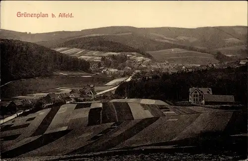 Ak Grünenplan Delligsen in Niedersachsen, Fliegeraufnahme, Blick auf den Ort mit Umgebung