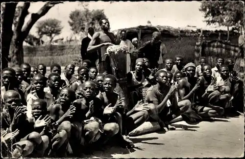 Ak Gruppenbild der Afrikaner, Tam-tam
