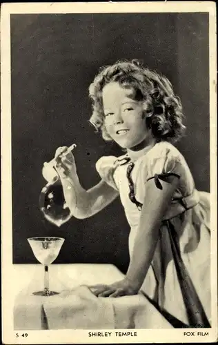 Ak Schauspielerin Shirley Temple, Portrait macht Seifenblasen, Fox Film, S 49