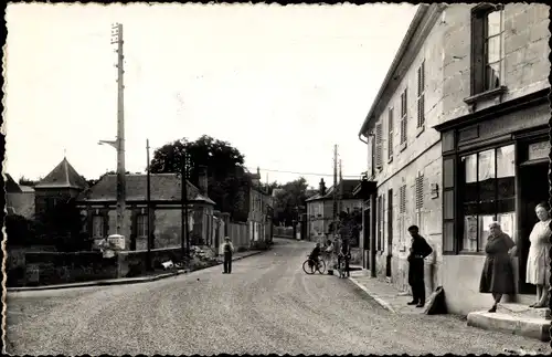 Ak Valdampierre Oise, Straßenpartie, Radfahrer, Stadtbewohner