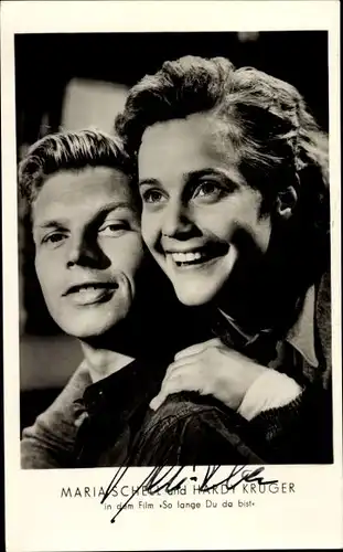 Ak Schauspieler Maria Schell und Hardy Krüger, So lange Du da bist, Autogramm