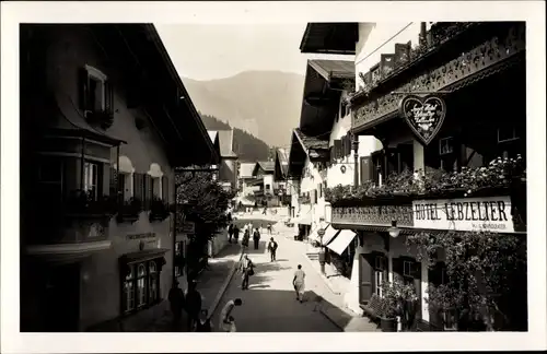 Ak Zell am See in Salzburg, Straßenpartie, Hotel Lebzelter