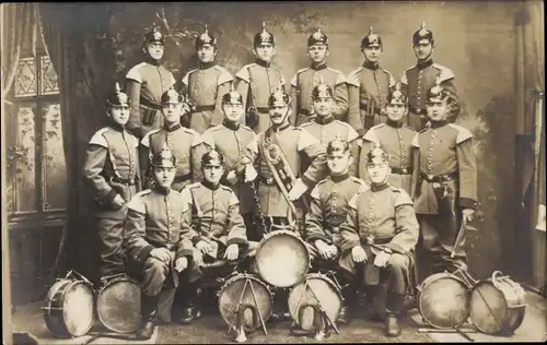 Foto Ak Deutsche Soldaten in Uniformen, Militärkapelle