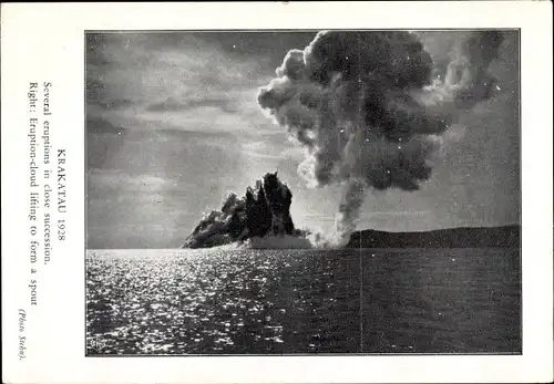 Postkarte Java Indonesien, Kraktau, Eruptionswolke, die sich von einem Auslauf erhebt