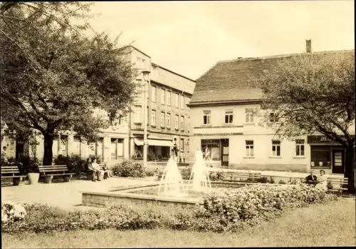 Ak Schkeuditz in Sachsen, Markt, Springbrunnen