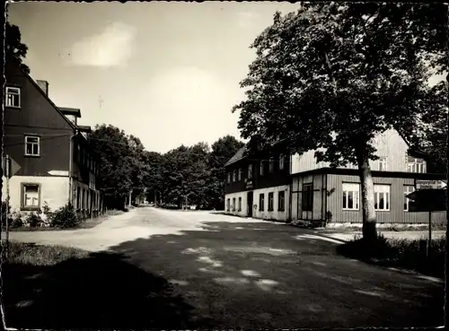 Ak Jägerhaus Bermsgrün Schwarzenberg im Erzgebirge, Straßenpartie