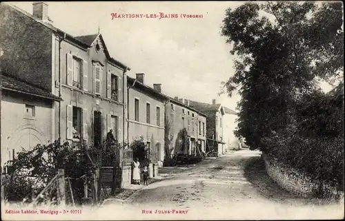 Ak Martigny les Bains Lothringen Vosges, Straßenpartie