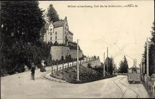 Ak Col de la Schlucht en Vosges, Hotel Altenberg, Straßenbahn, Passanten