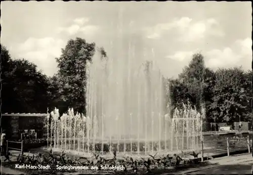 Ak Karl Marx Stadt Chemnitz in Sachsen, Springbrunnen am Schlossteich