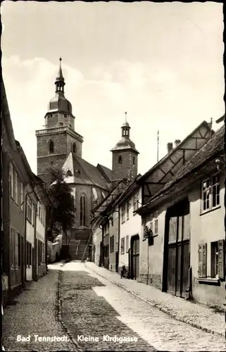 Ak Bad Tennstedt im Unstrut Hainich Kreis Thüringen, Blick in die Kleine Kirchgasse, Kirchturm