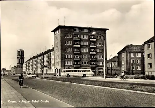 Ak Dessau in Sachsen Anhalt, August-Bebel-Straße, Fahrradfahrer, Bus