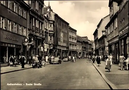 Ak Aschersleben im Salzlandkreis, Breite Straße, Passanten, Rosenthal