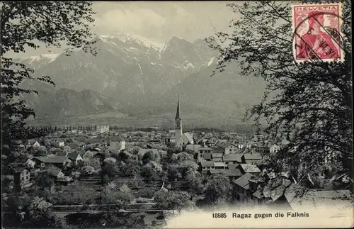 Ak Bad Ragaz Kanton St. Gallen, Ortsansicht gegen die Falknis, Kirche