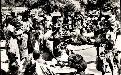 Ak Kinshasa Léopoldville DR Kongo Zaire, Scene du Marche Indigene