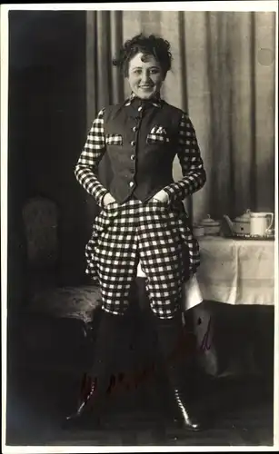 Foto Ak Schauspielerin Marion Heiden, Portrait, Wohnstube, Kaffee-Set