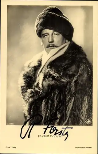 Ak Schauspieler Rudolf Forster, Portrait, Pelzmantel, Mütze, Ross, Autogramm