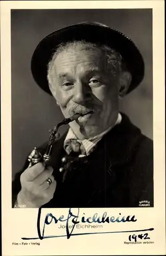 Ak Schauspieler Josef Eichheim, Portrait Pfeife rauchend, Hut, Autogramm 1942