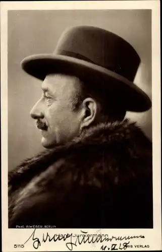 Ak Schauspieler Hans Junkermann, Portrait im Profil, Hut, Pelzkragen, Autogramm