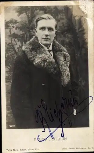 Ak Schauspieler Bruno Eichgrün, Portrait, Mantel, Pelzkragen, Autogramm