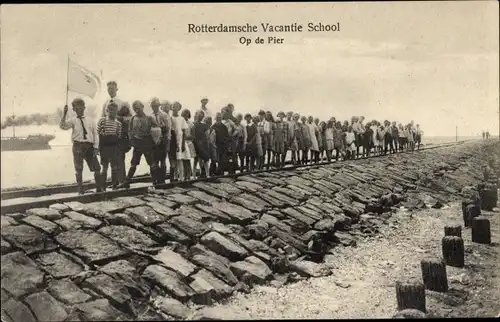 Ak Rotterdam Südholland Niederlande, Rotterdamsche Vacantie School, Kinder am Pier