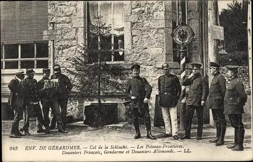 Ak Col de la Schlucht Vosges, Poteaux Frontieres, Douaniers Francais, Gendarme, Douaniers Allemands