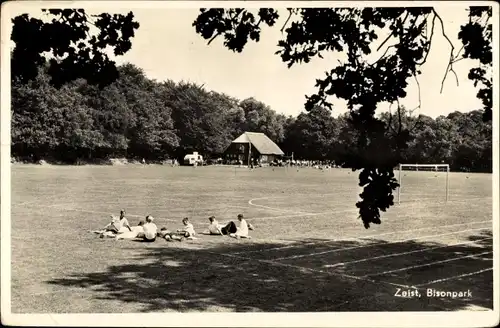 Ak Zeist Utrecht Niederlande, Bisonpark, Spielfeld mit Kindern