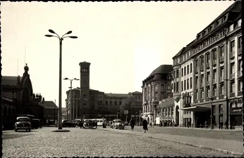 Foto Ak Erfurt in Thüringen, Bahnhofsplatz