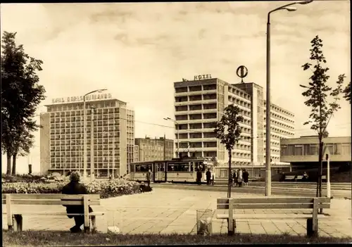 Ak Rostock in Mecklenburg, Hotel Warnow, Haus der Schifffahrt, Straßenbahn