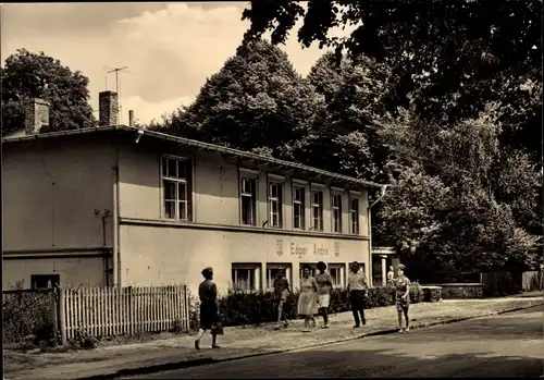 Ak Ostseebad Heringsdorf auf Usedom, FDGB-Heim Edgar André, Passanten