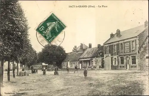 Ak Sacy le Grand Oise, La Place