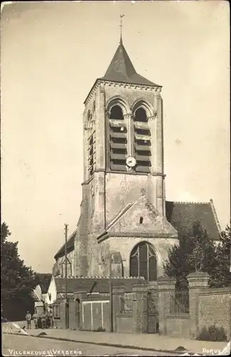 Ak Villeneuve sur Verberie Oise, Die Kirche