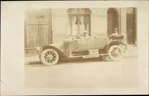 Foto Ak Französische Soldaten in einem Automobil, Nr. 105471