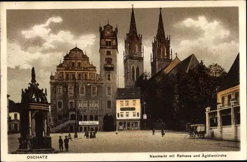 Ak Oschatz in Sachsen, Neumarkt mit Rathaus und Ägidienkirche, Denkmal