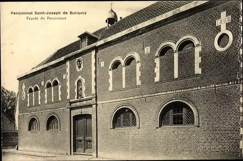 Ak Bucquoy Pas de Calais, Internat Saint-Joseph, Fassade