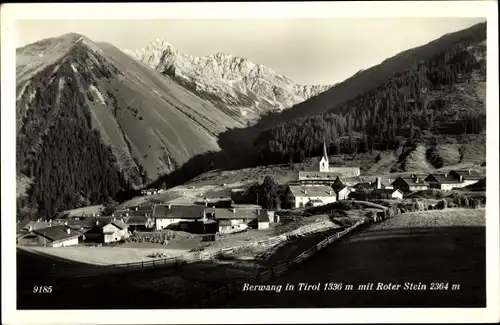 Ak Berwang in Tirol, Ortschaft mit Landschaftsblick, Roter Stein