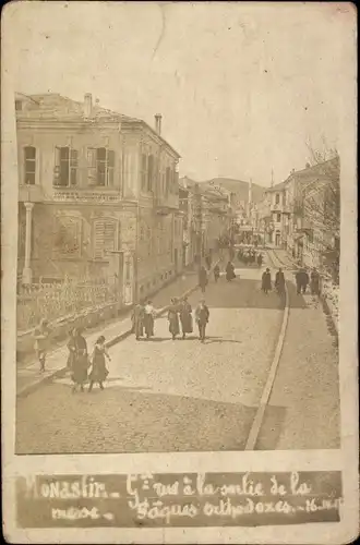 Ak Bitola Monastir Mazedonien, Vue a la sortie de la messe, Saques orthodoxes