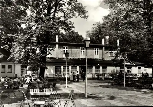 Ak Altefähr auf Rügen, Kurhaus mit Terrasse