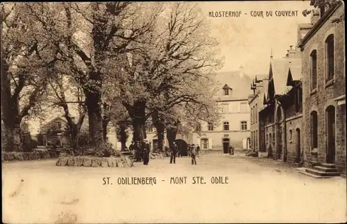 Ak Obernai Alsace Bas Rhin, Mont Sainte Odile, Innenhof des Klosters