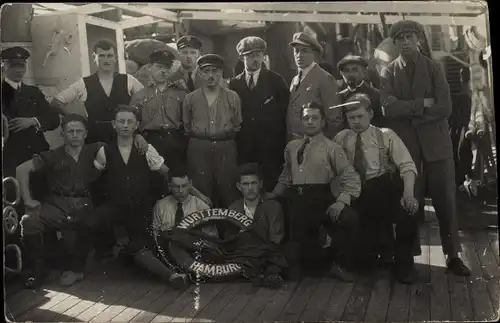 Foto Ak Dampfer Württemberg, HAPAG, Besatzung, Gruppenaufnahme
